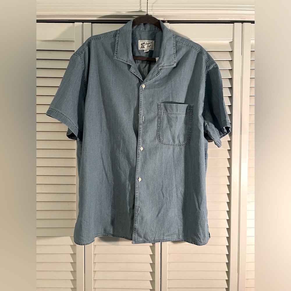 NWT American Eagle Blue Short Sleeve Button down, size-Large